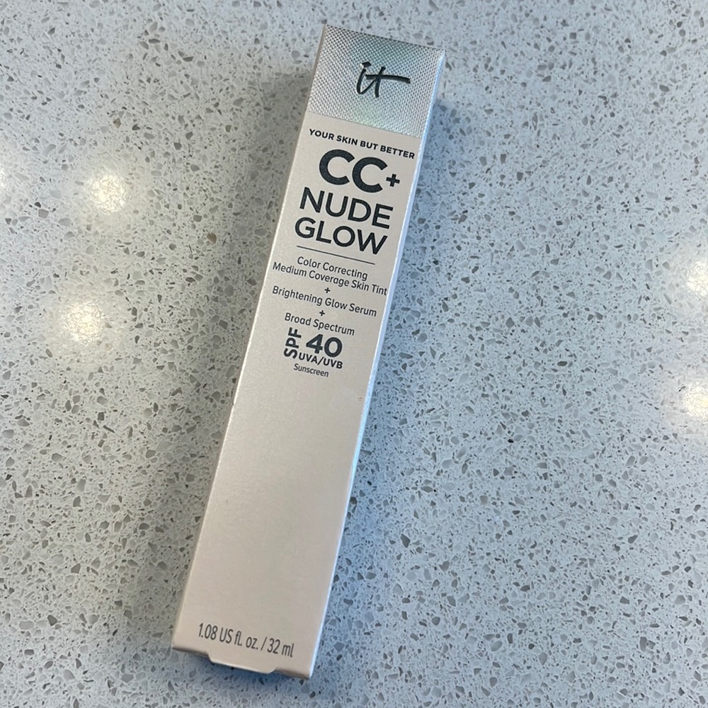 NIB IT CC Nude Glow  “tan warm”